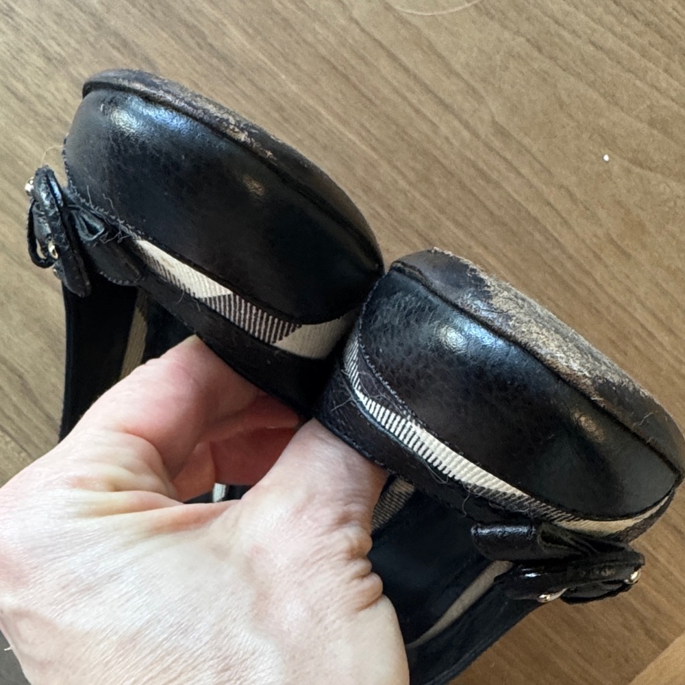 Authentic Burberry Classic Black and Tan Women's High Heel Pumps - Picture 6 of 15